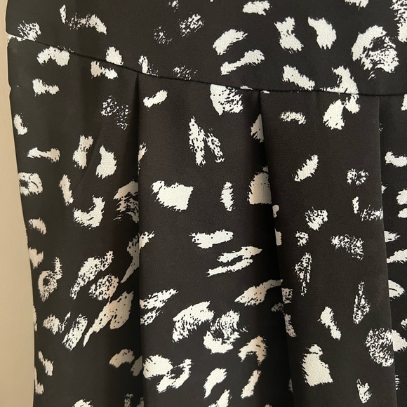 Vince Camuto Sleeveless Top - Picture 10 of 10